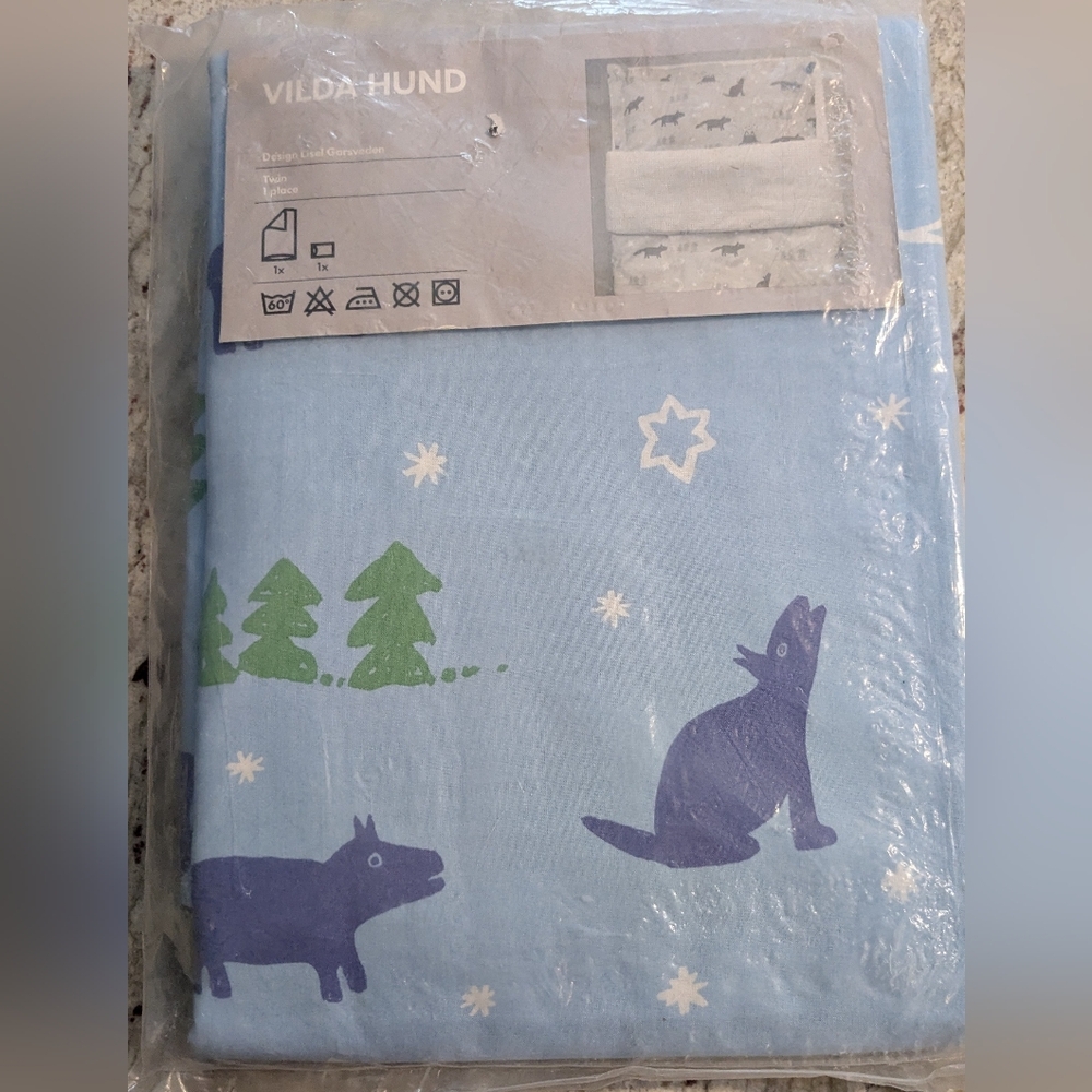 IKEA Twin 1 Duvet Cover & 1 Pillow Sham Design by Lisel Garsveden Camping Wolf
